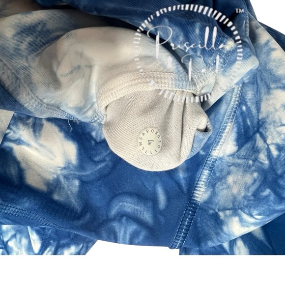 Lululemon Wunder Under Pant (Hi-Rise) Shibori
Shibori Varsity Blue White - Picture 10 of 10
